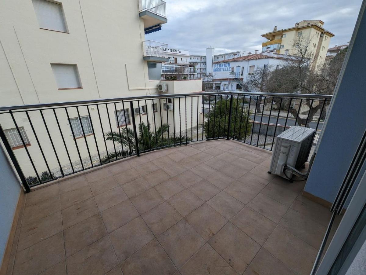 Apartamento En Roses, A 2 Minutos A Pie De Playa Exterior photo